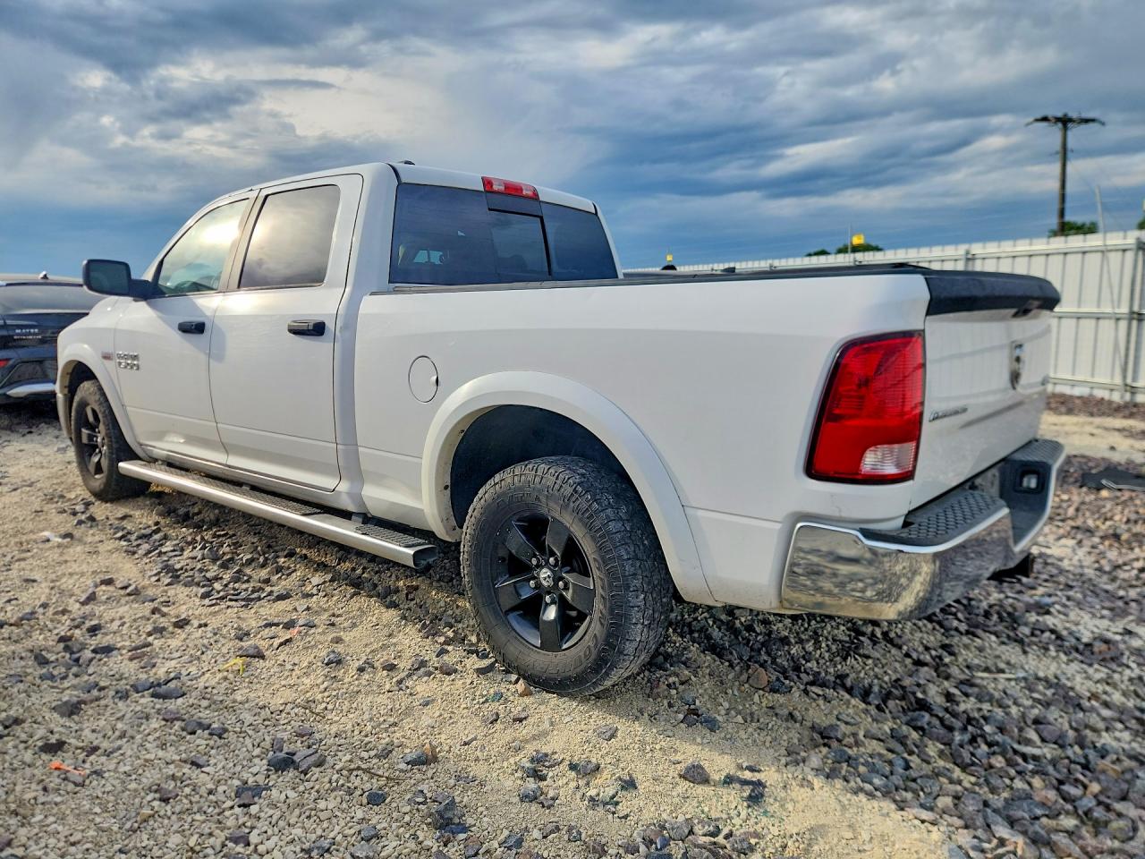 2017 RAM 1500 SLT photo 4