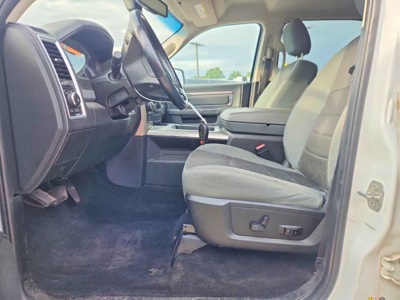 2017 RAM 1500 SLT photo 19