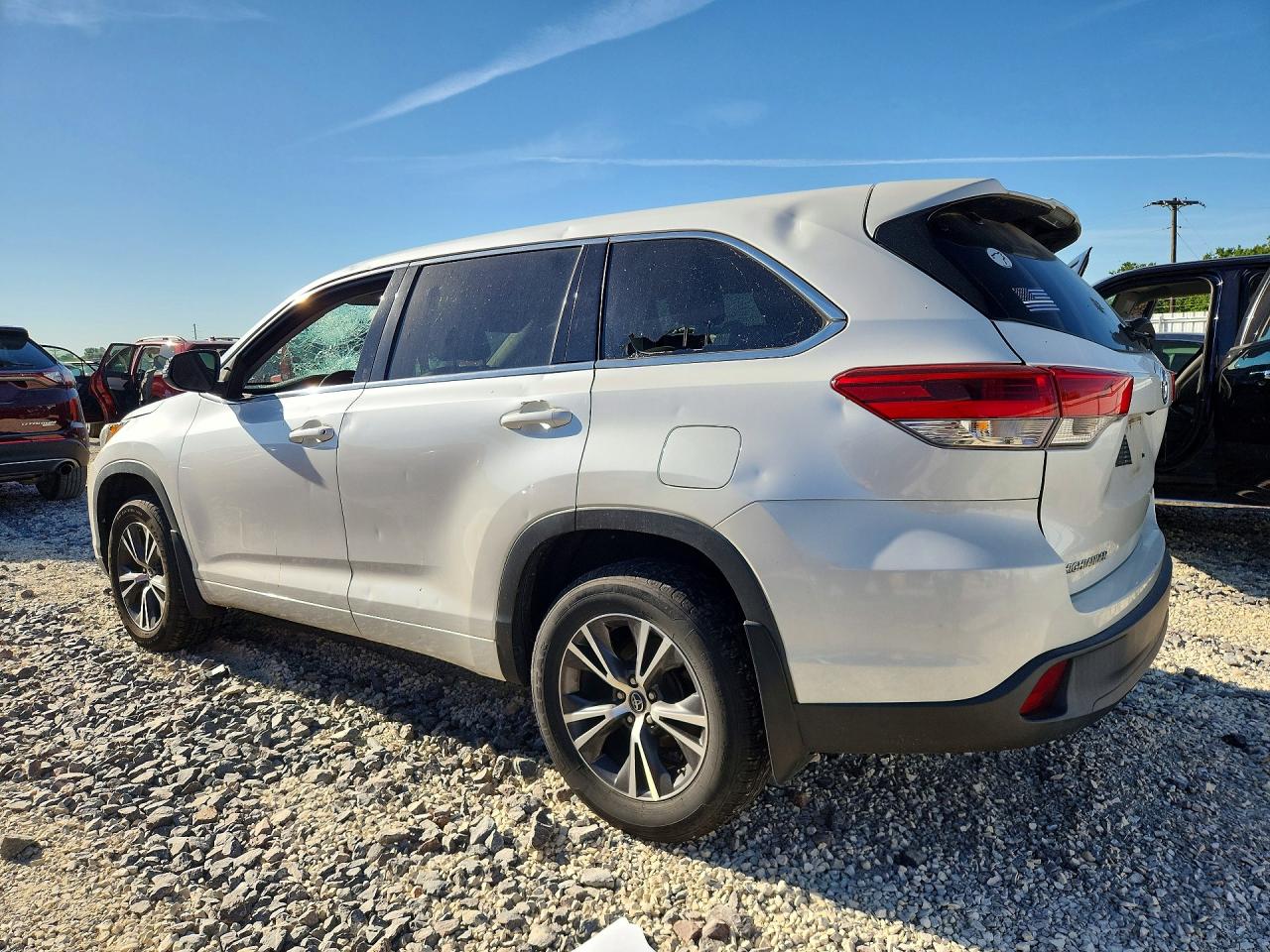 2017 TOYOTA HIGHLANDER LE PLUS photo 4