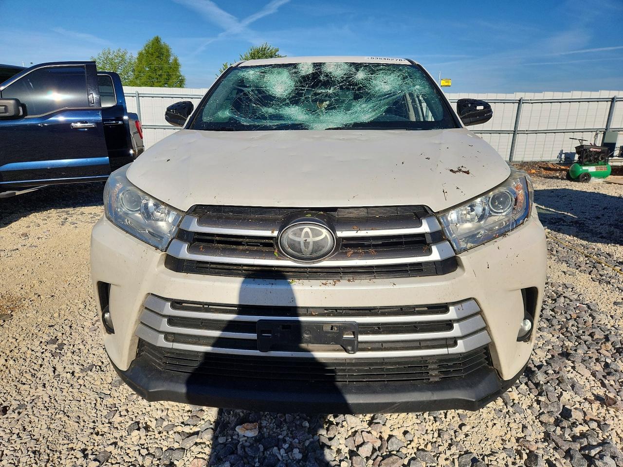 2017 TOYOTA HIGHLANDER LE PLUS photo 13