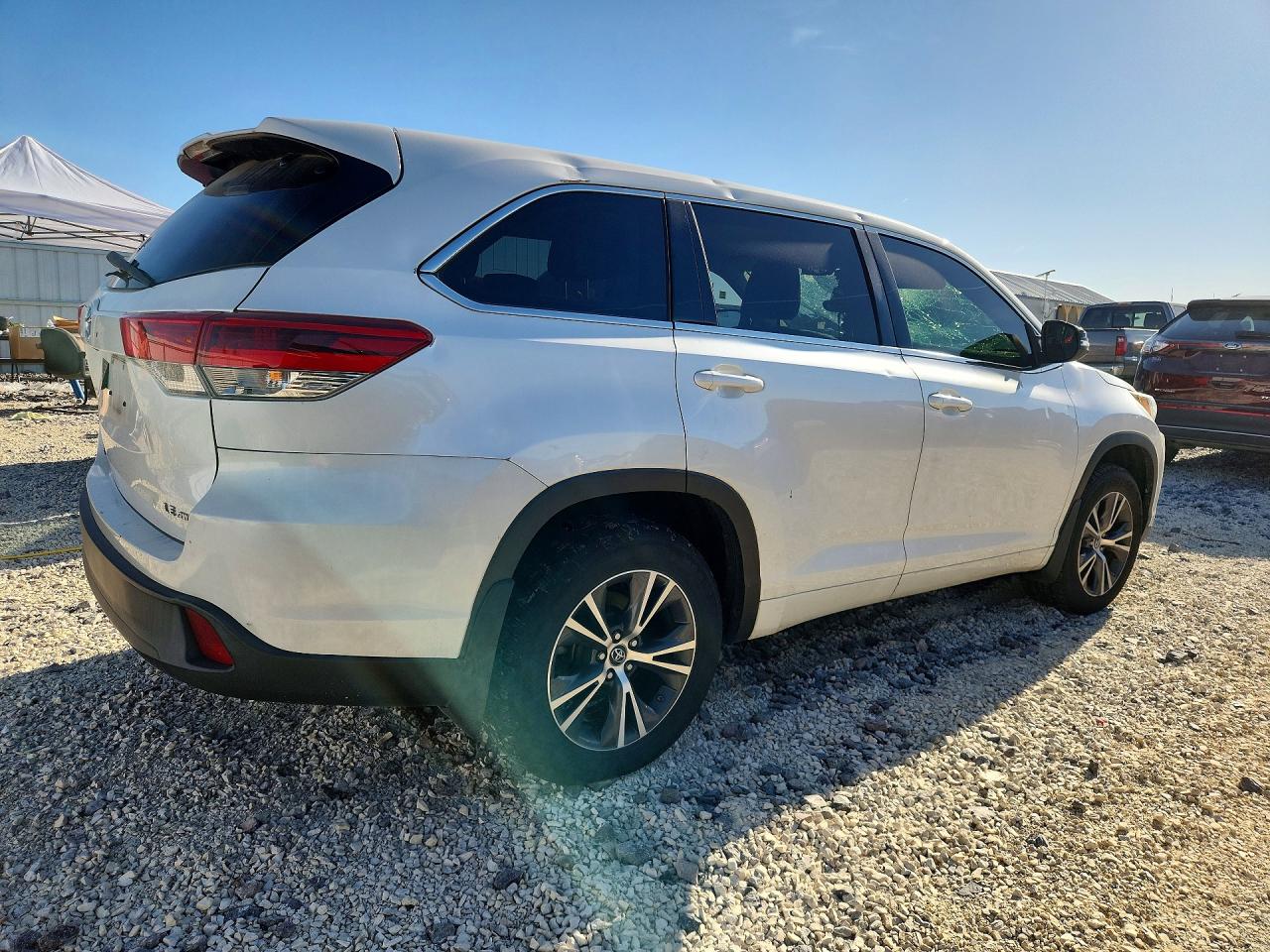2017 TOYOTA HIGHLANDER LE PLUS photo 7