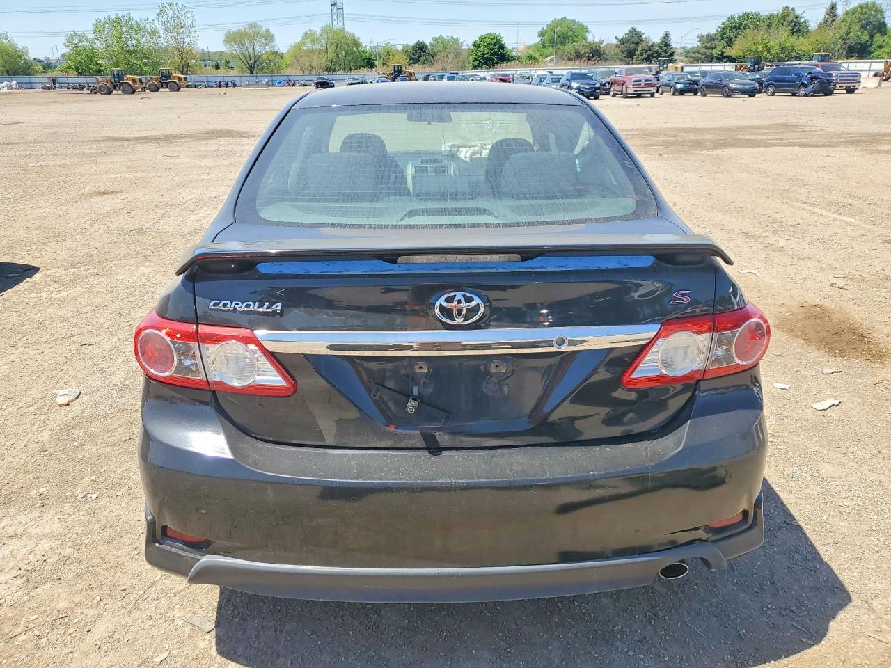 2013 TOYOTA COROLLA S photo 11