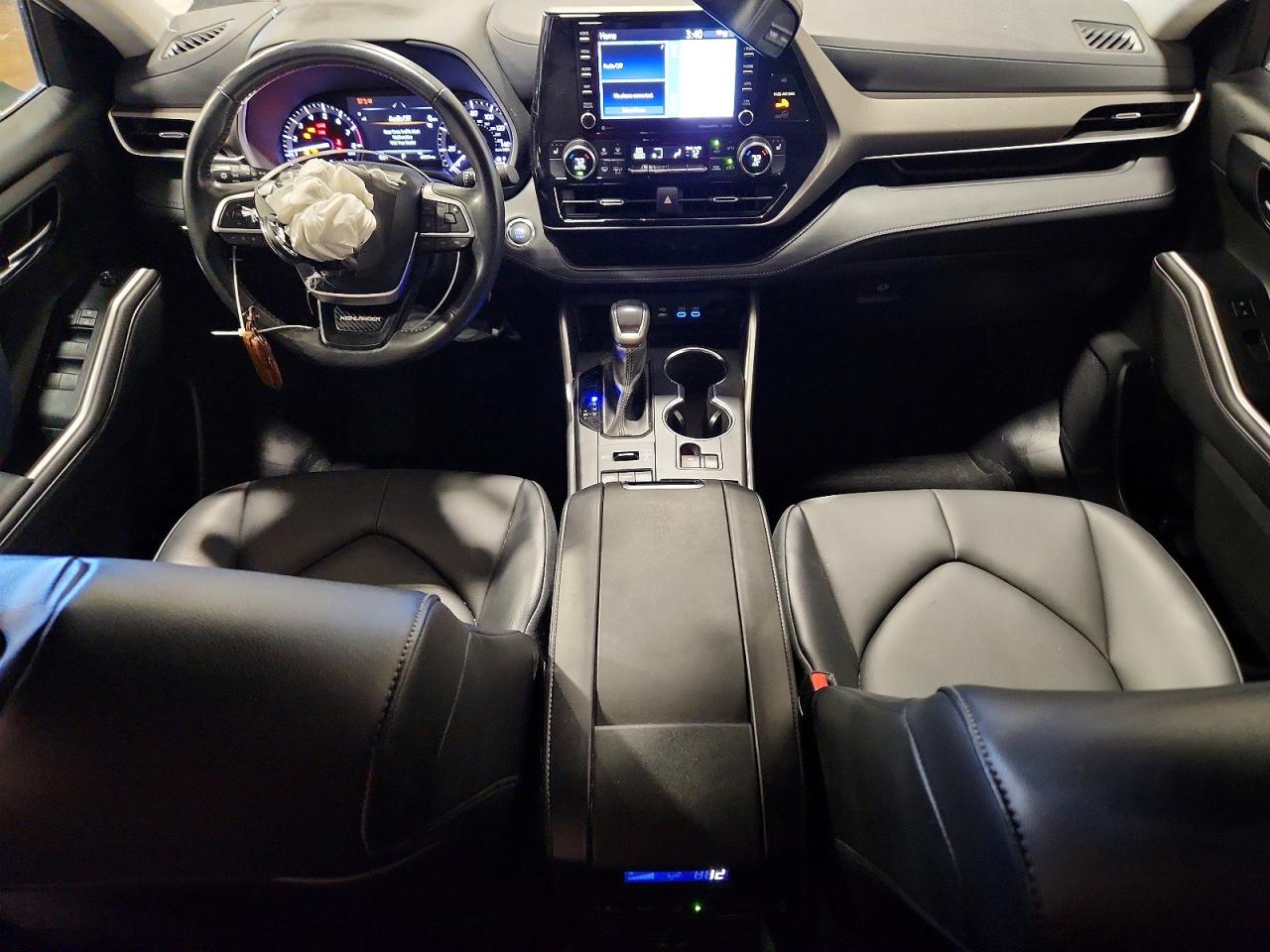 2022 TOYOTA HIGHLANDER XLE photo 8
