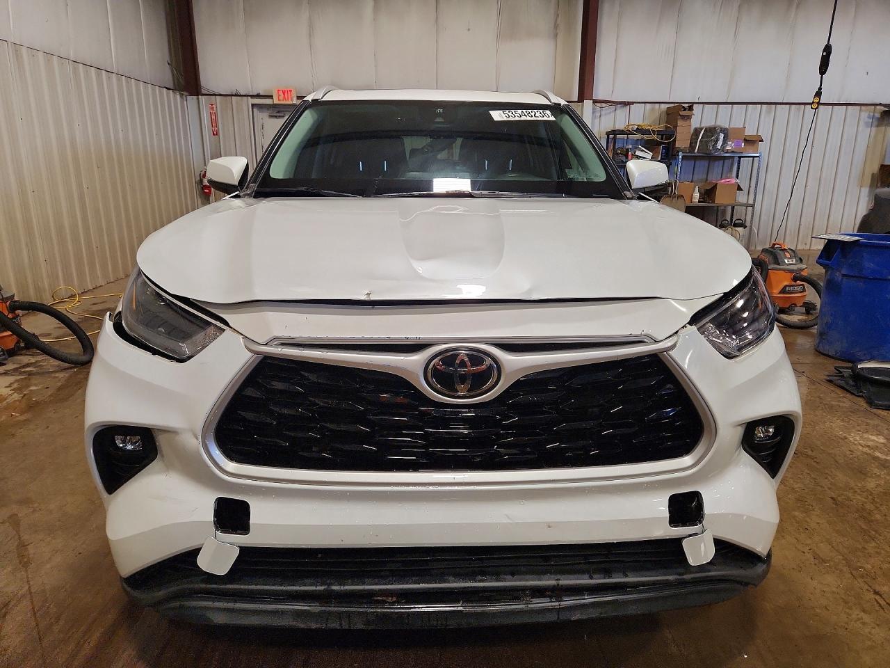 2022 TOYOTA HIGHLANDER XLE photo 5