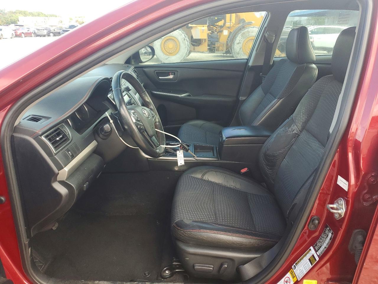 2015 TOYOTA CAMRY SE photo 13