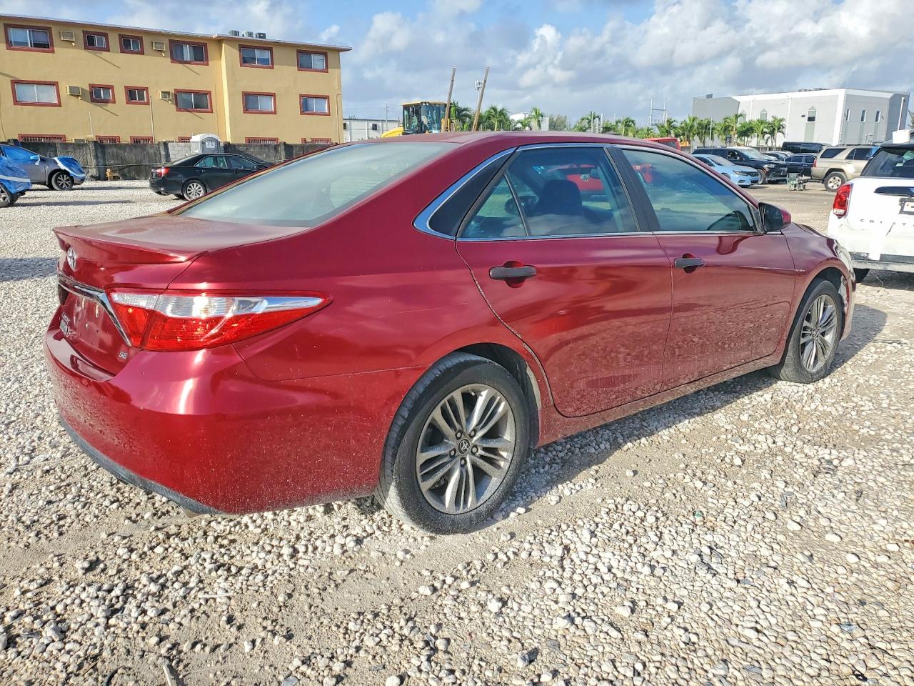 2015 TOYOTA CAMRY SE photo 5