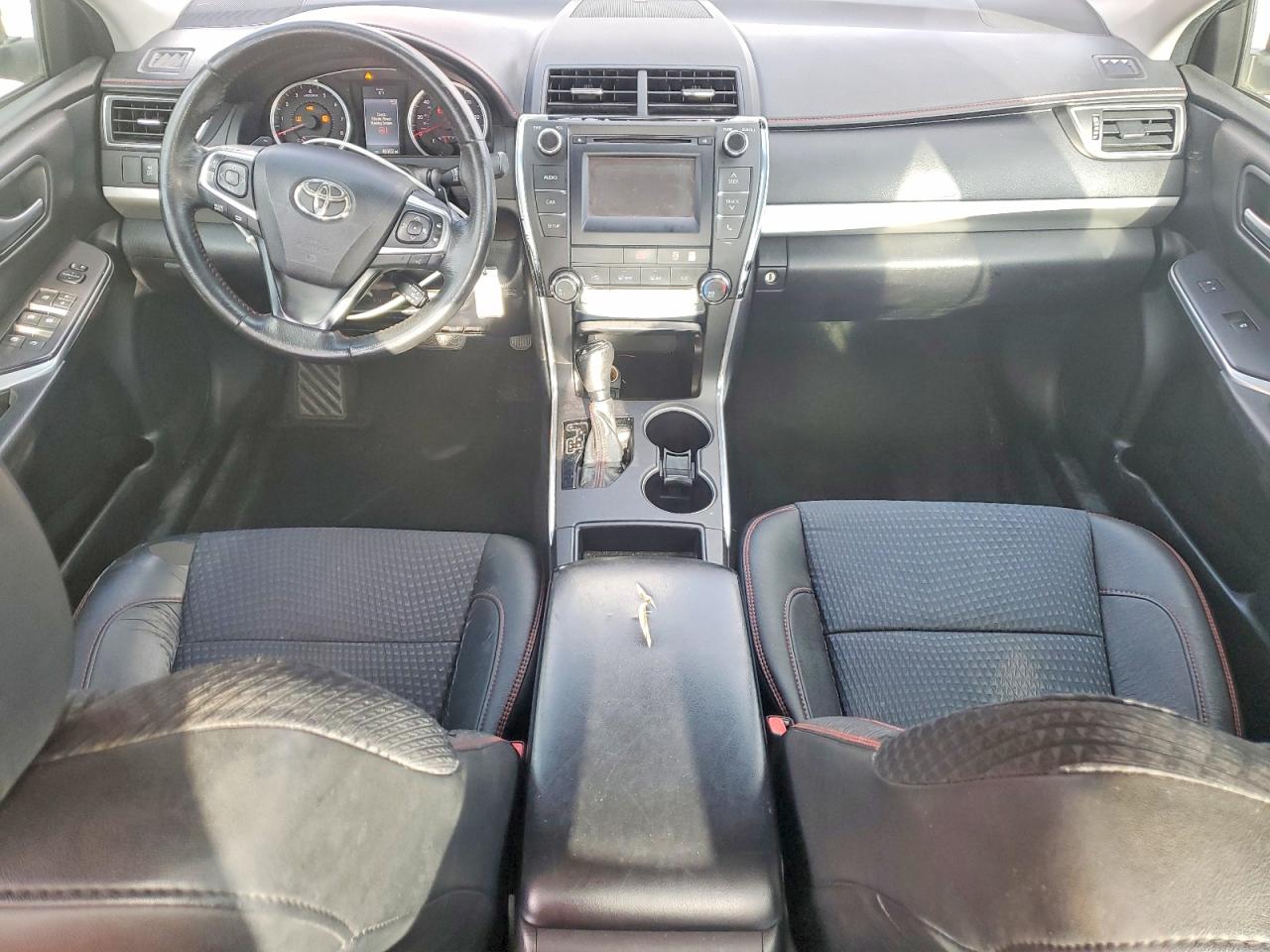 2015 TOYOTA CAMRY SE photo 15