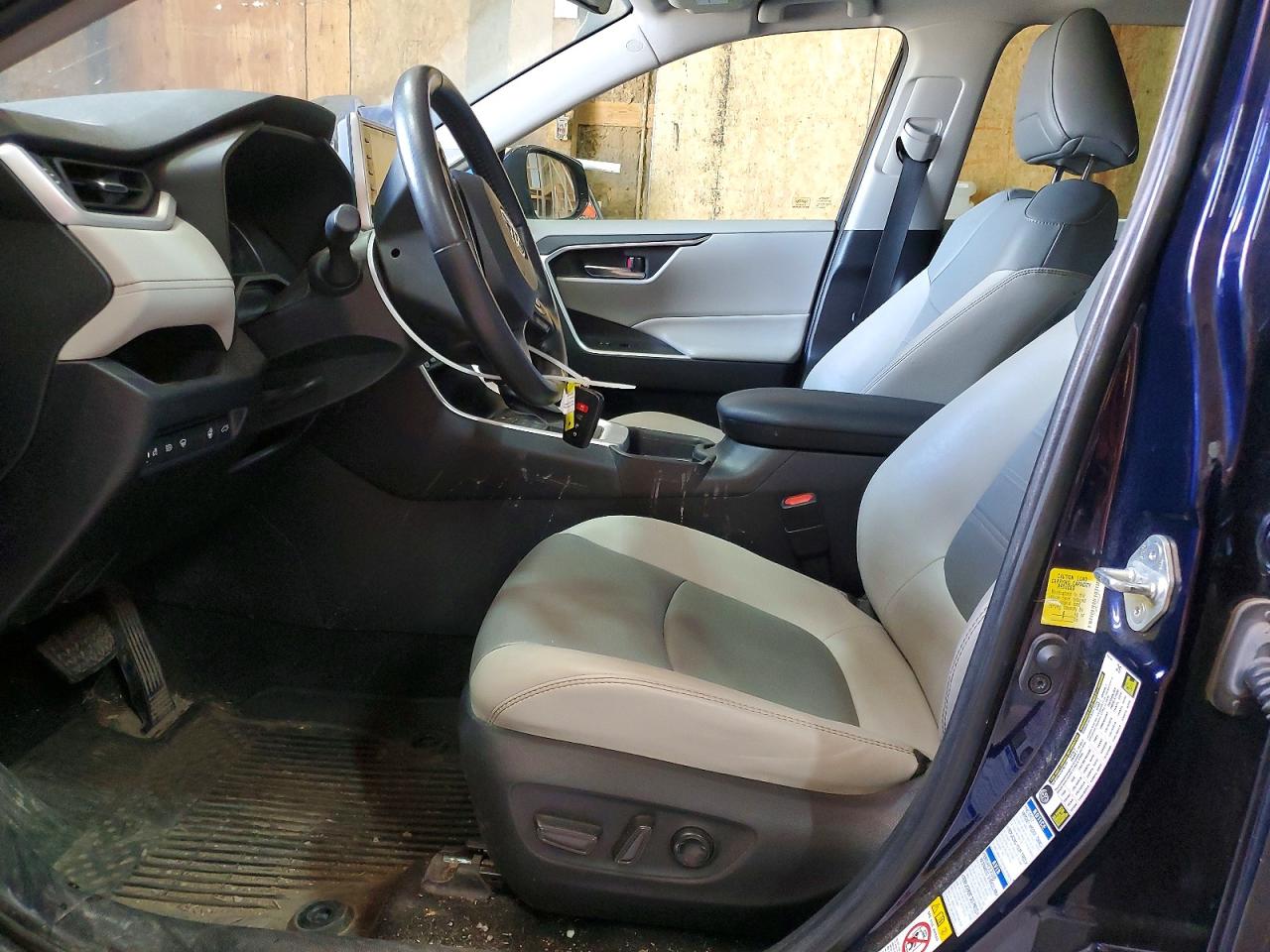 2019 TOYOTA RAV4 XLE PREMIUM photo 13
