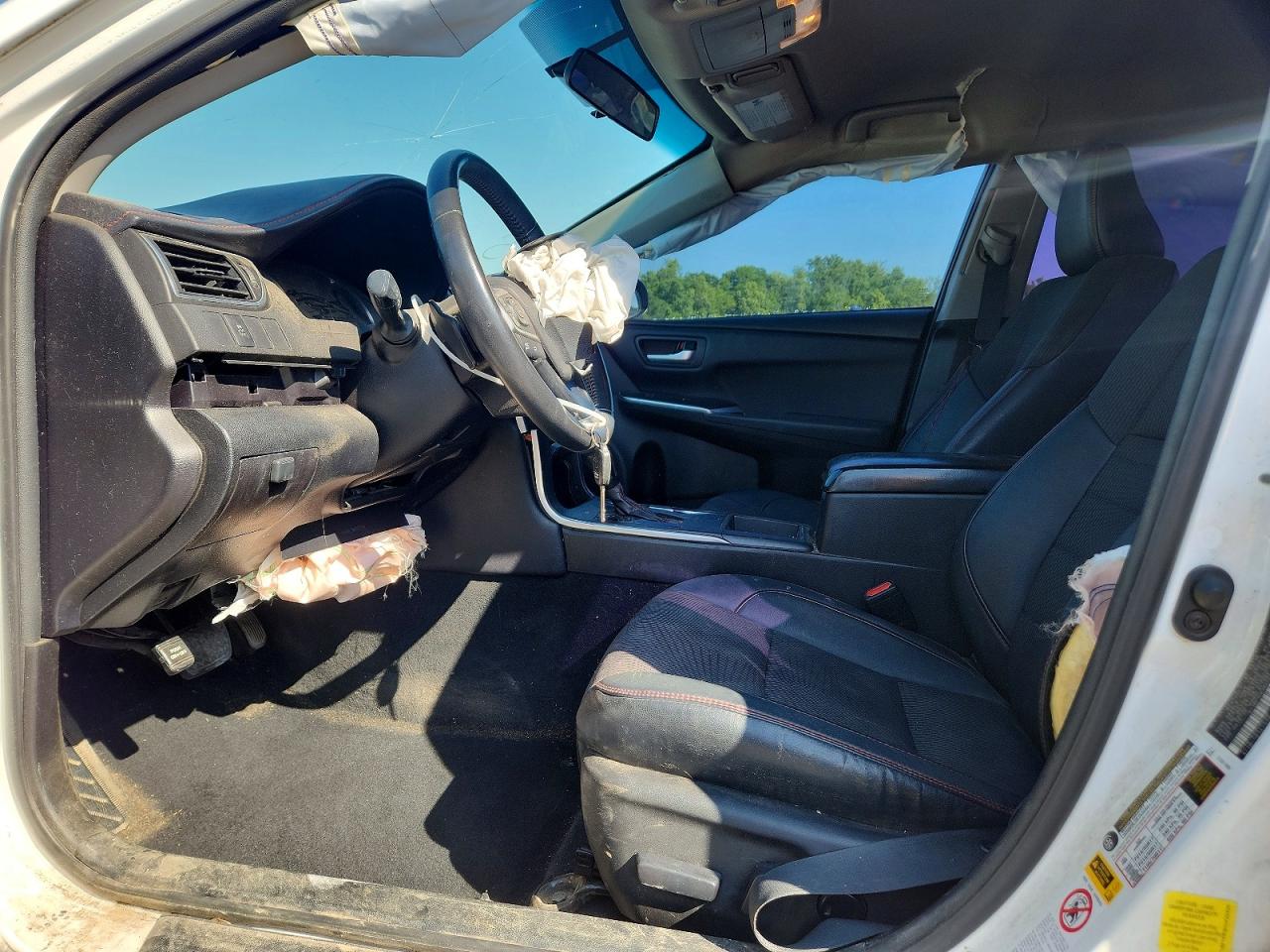 2017 TOYOTA CAMRY SE photo 13