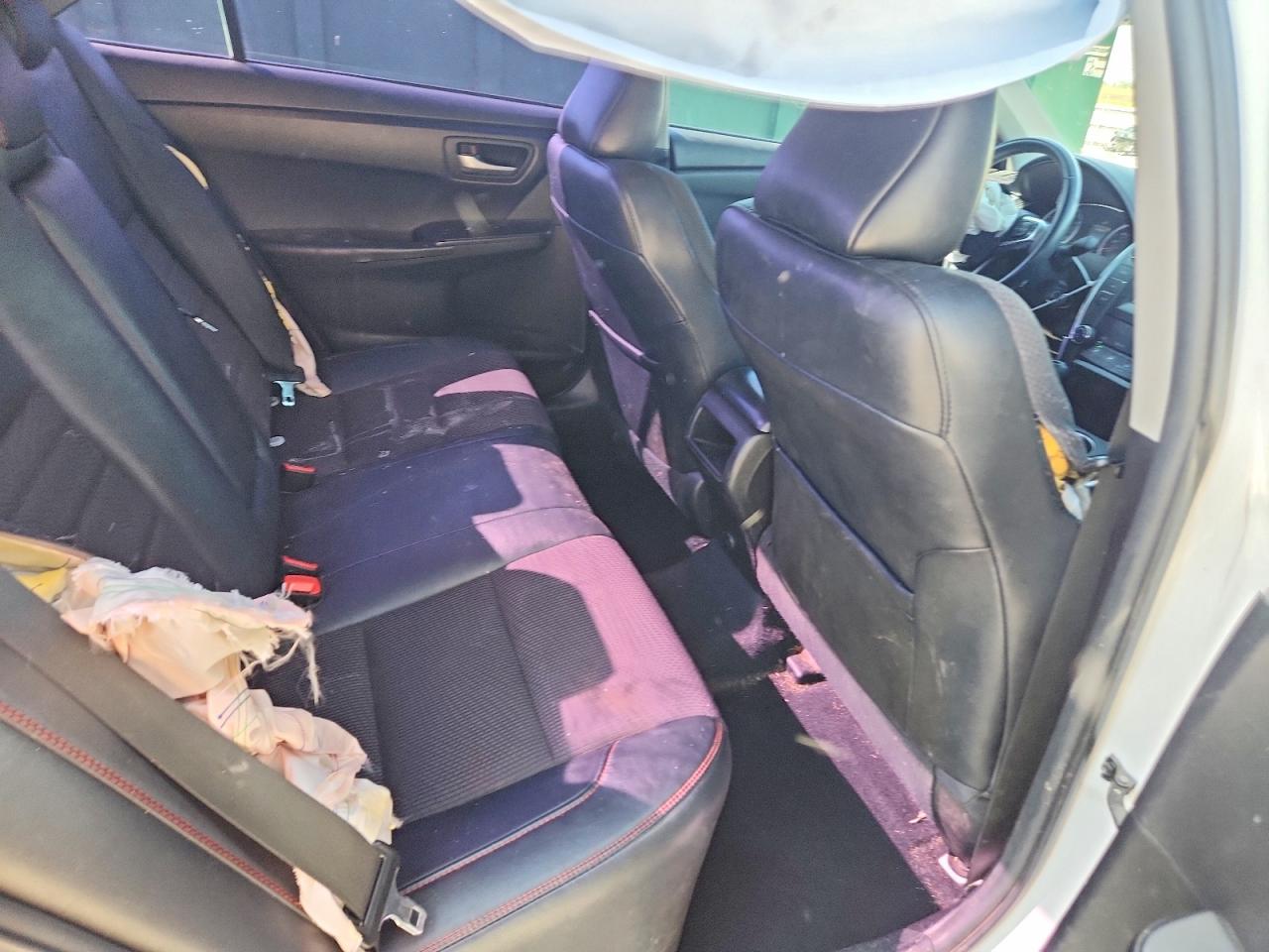 2017 TOYOTA CAMRY SE photo 19