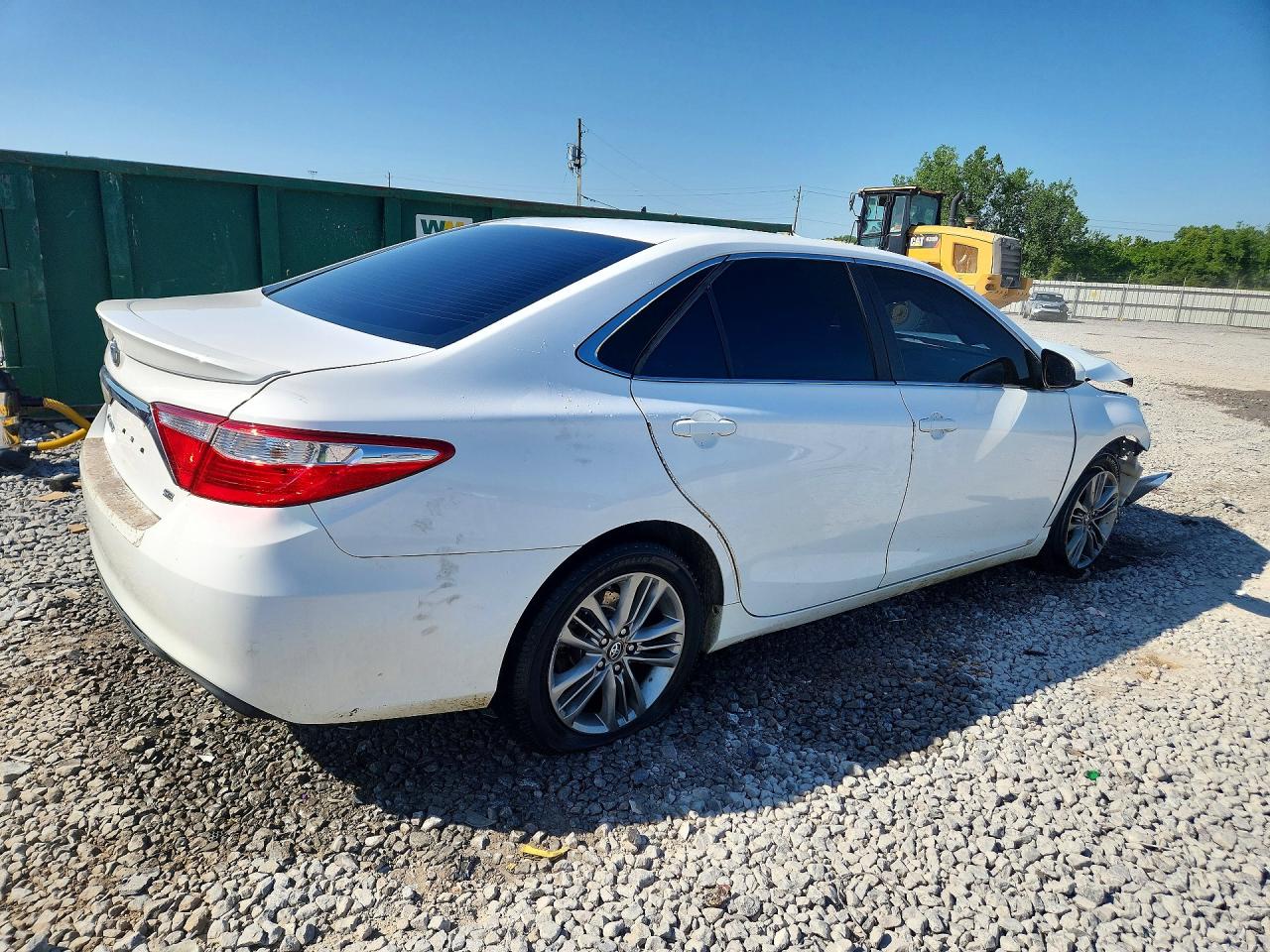 2017 TOYOTA CAMRY SE photo 5