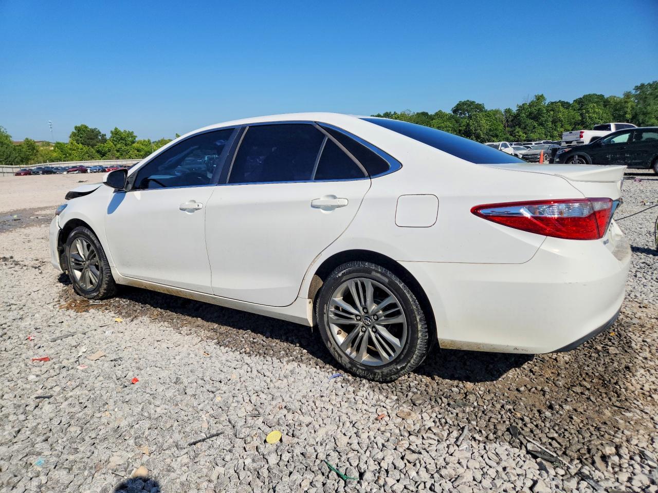 2017 TOYOTA CAMRY SE photo 3