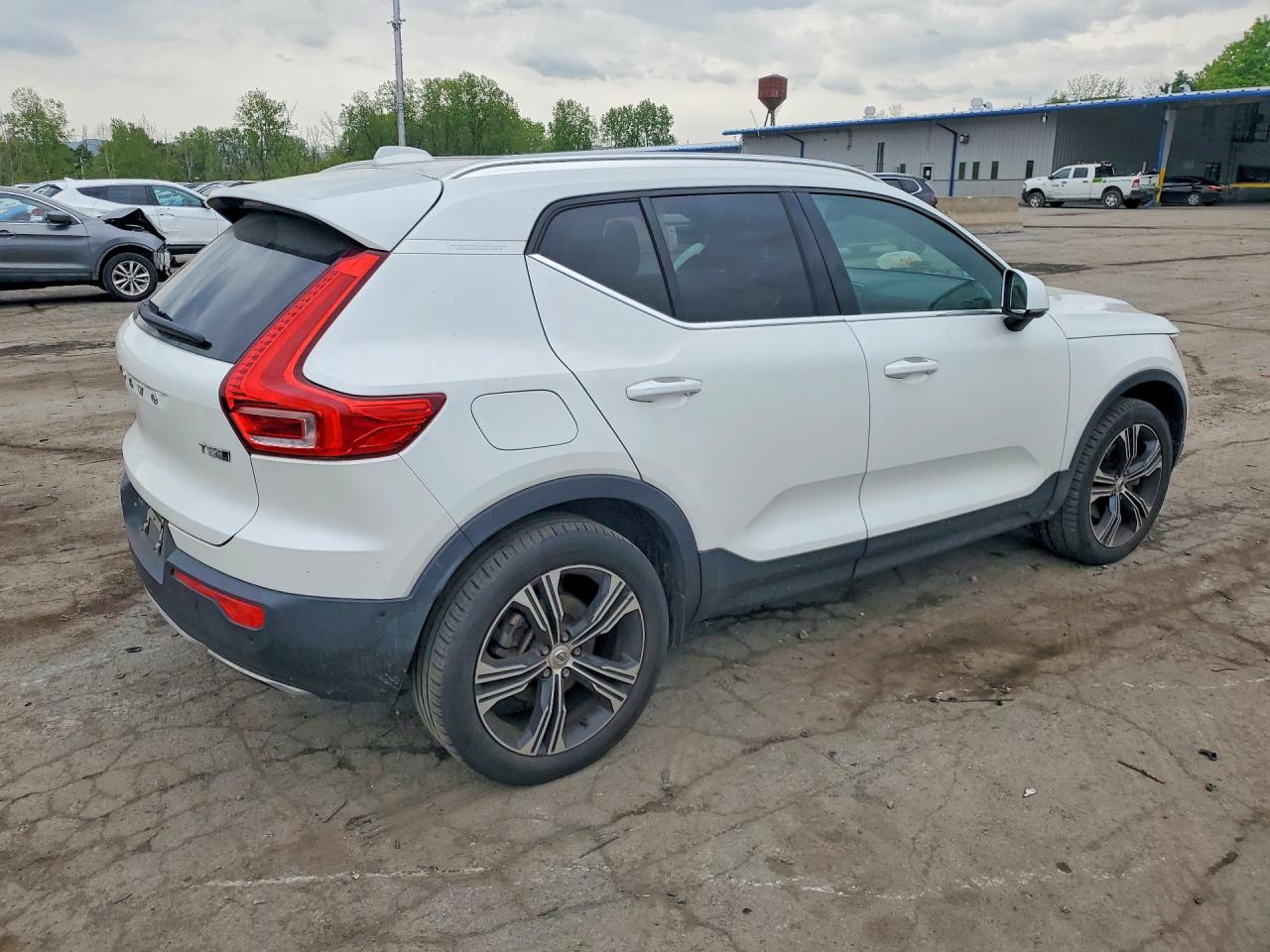 2019 VOLVO XC40 T5 INSCRIPTION photo 5