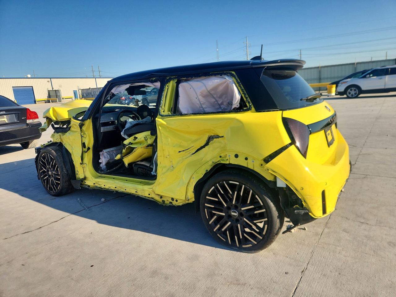 2025 MINI COOPER S photo 3