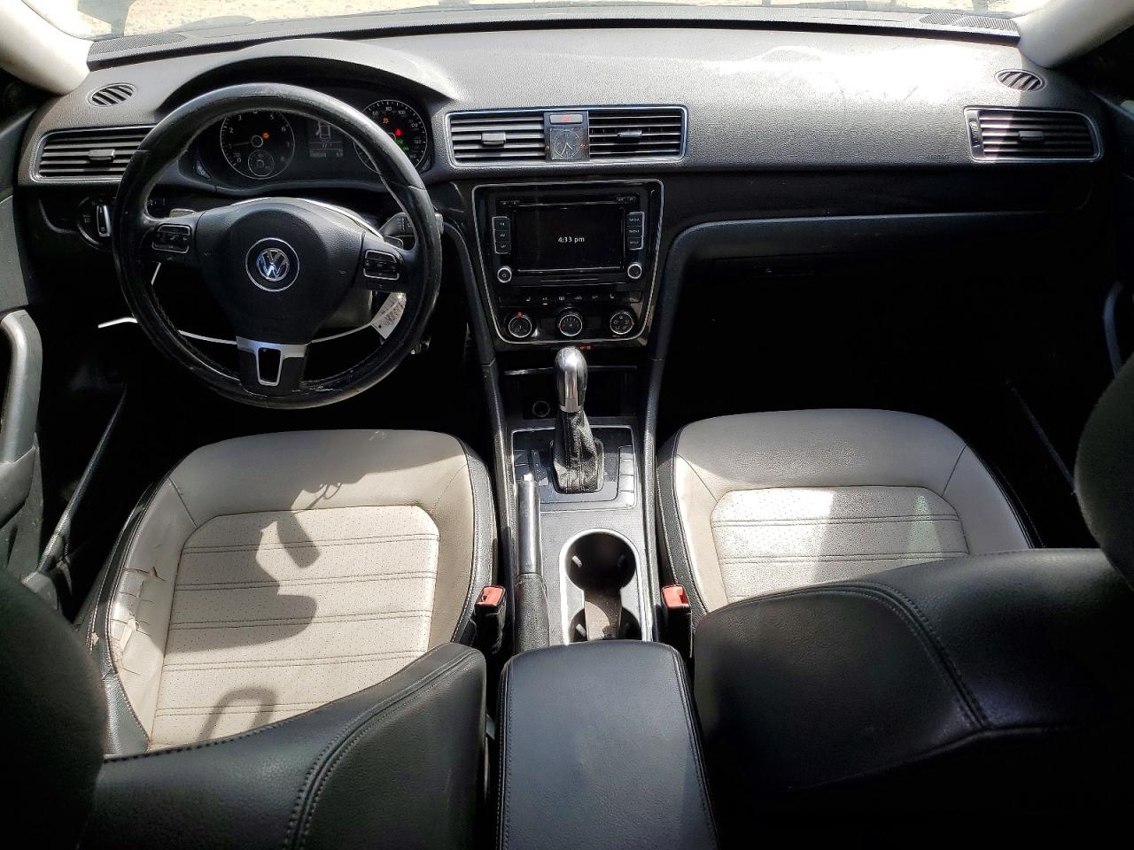 2015 VOLKSWAGEN PASSAT SE photo 15