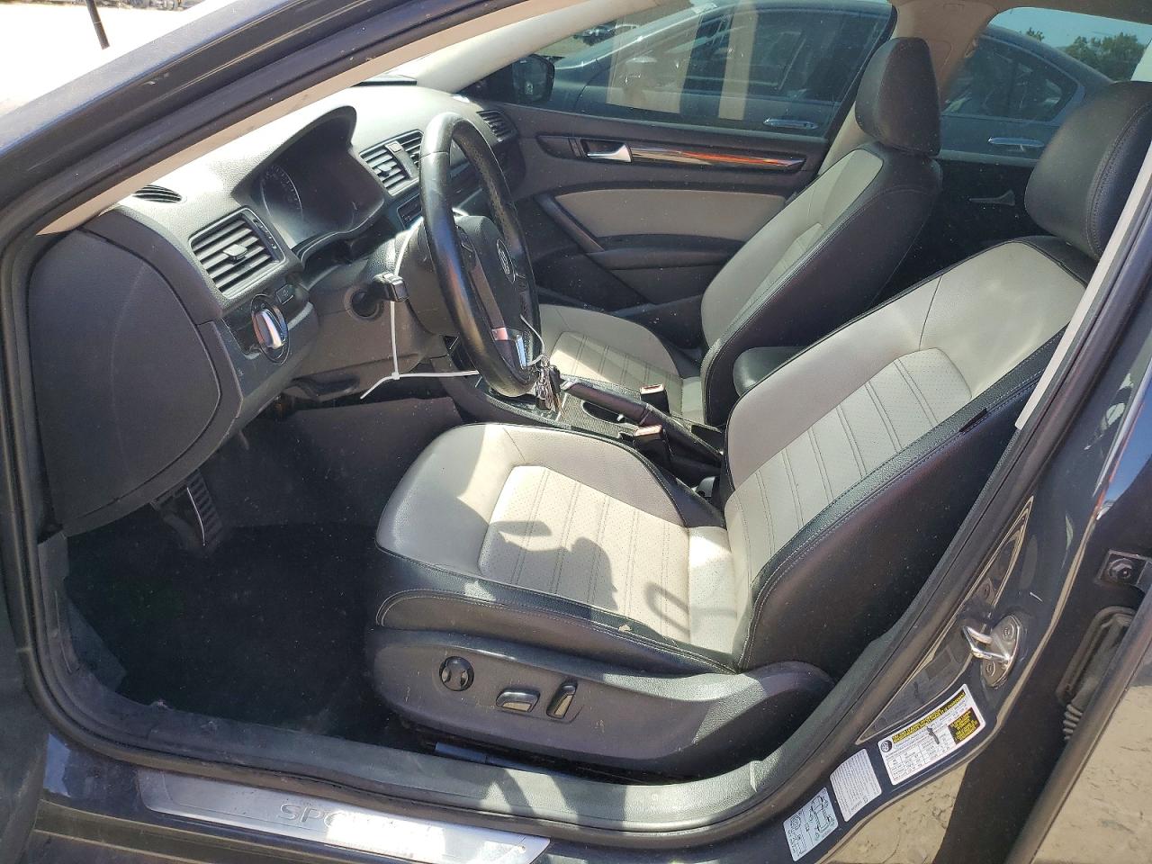 2015 VOLKSWAGEN PASSAT SE photo 13
