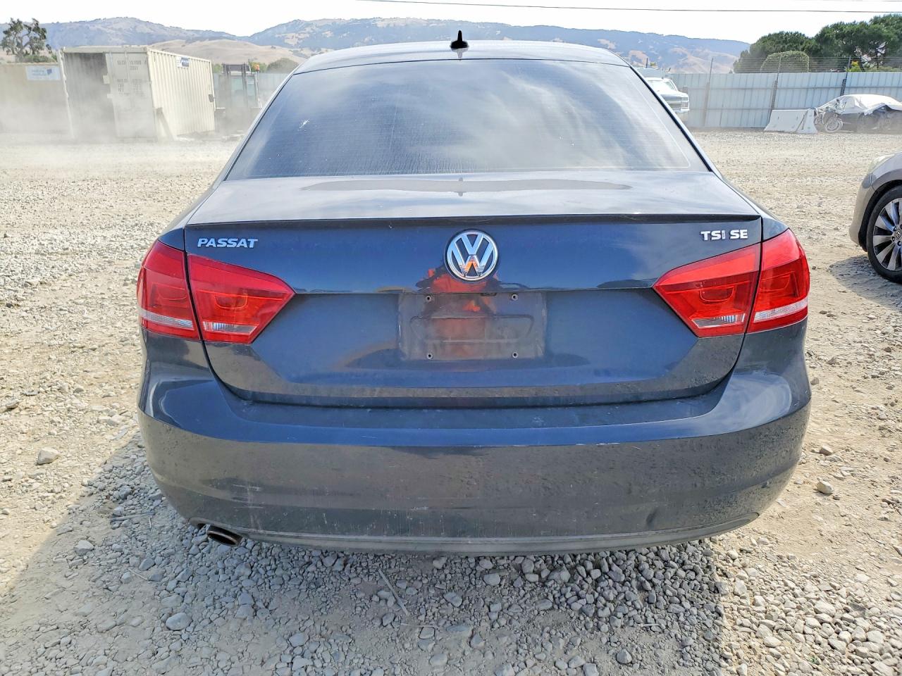 2015 VOLKSWAGEN PASSAT SE photo 11
