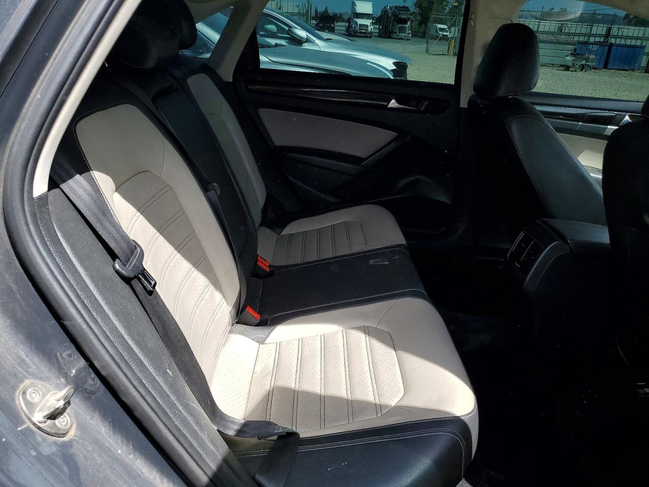 2015 VOLKSWAGEN PASSAT SE photo 19