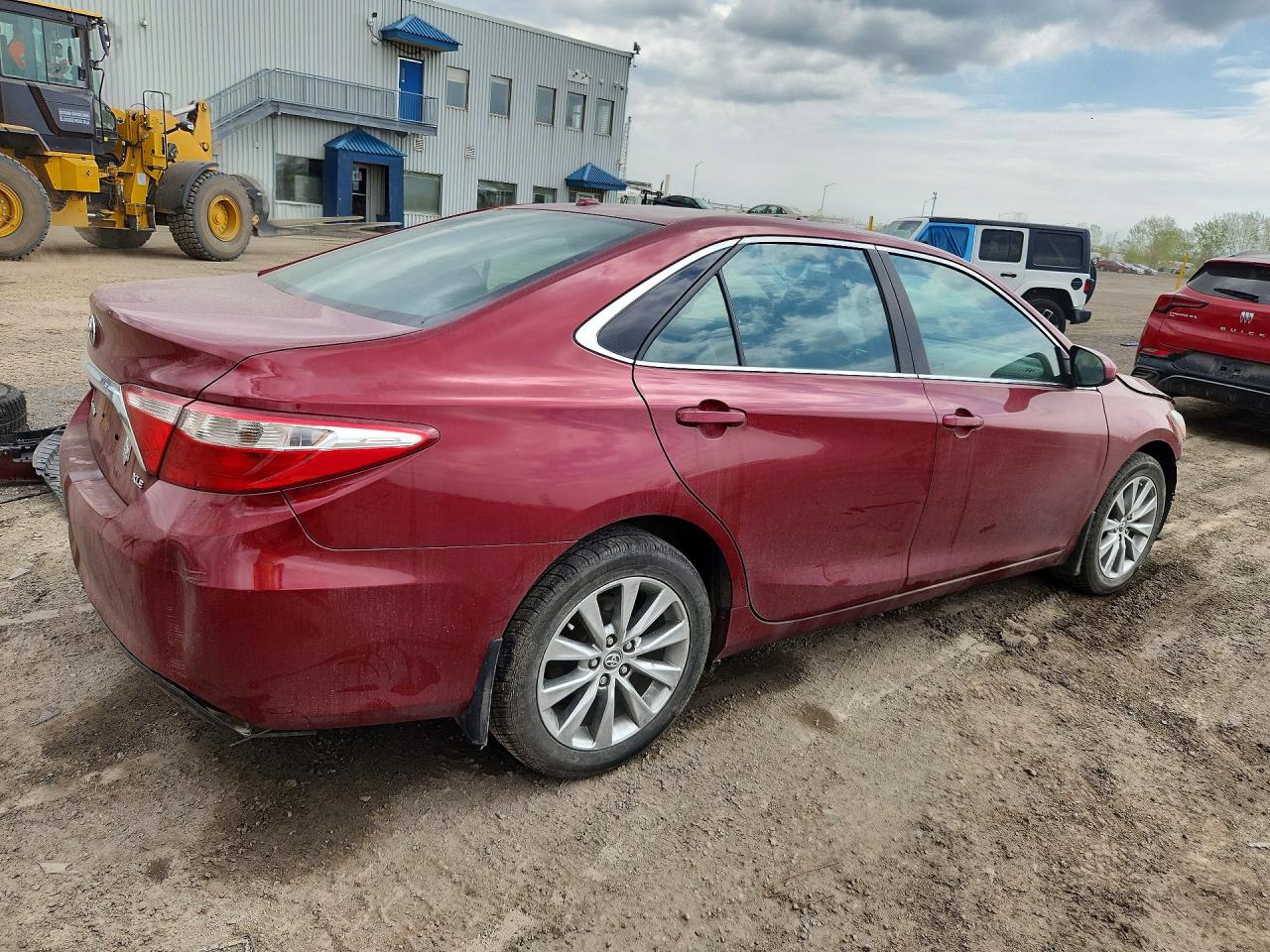 2015 TOYOTA CAMRY LE photo 5