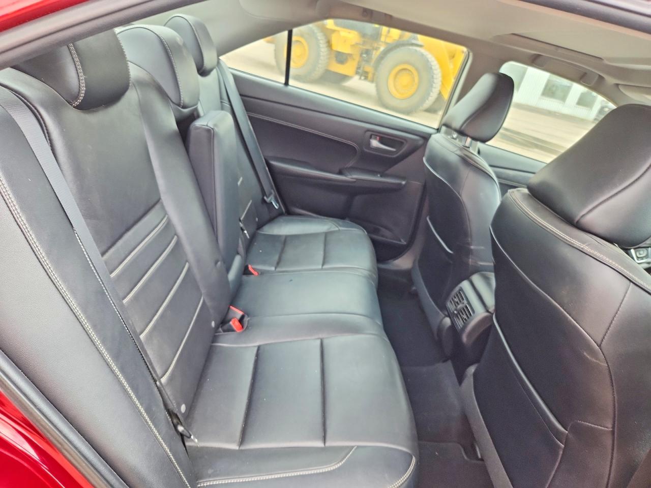 2015 TOYOTA CAMRY LE photo 19