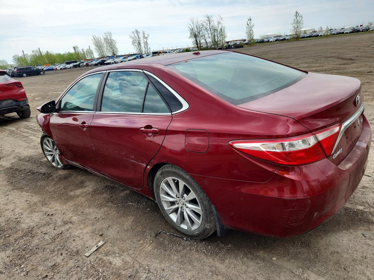 2015 TOYOTA CAMRY LE photo 3