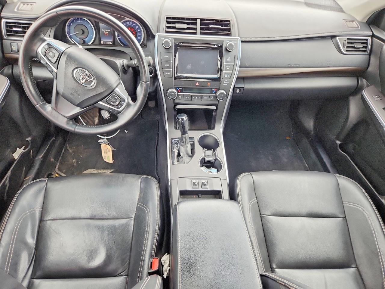 2015 TOYOTA CAMRY LE photo 15