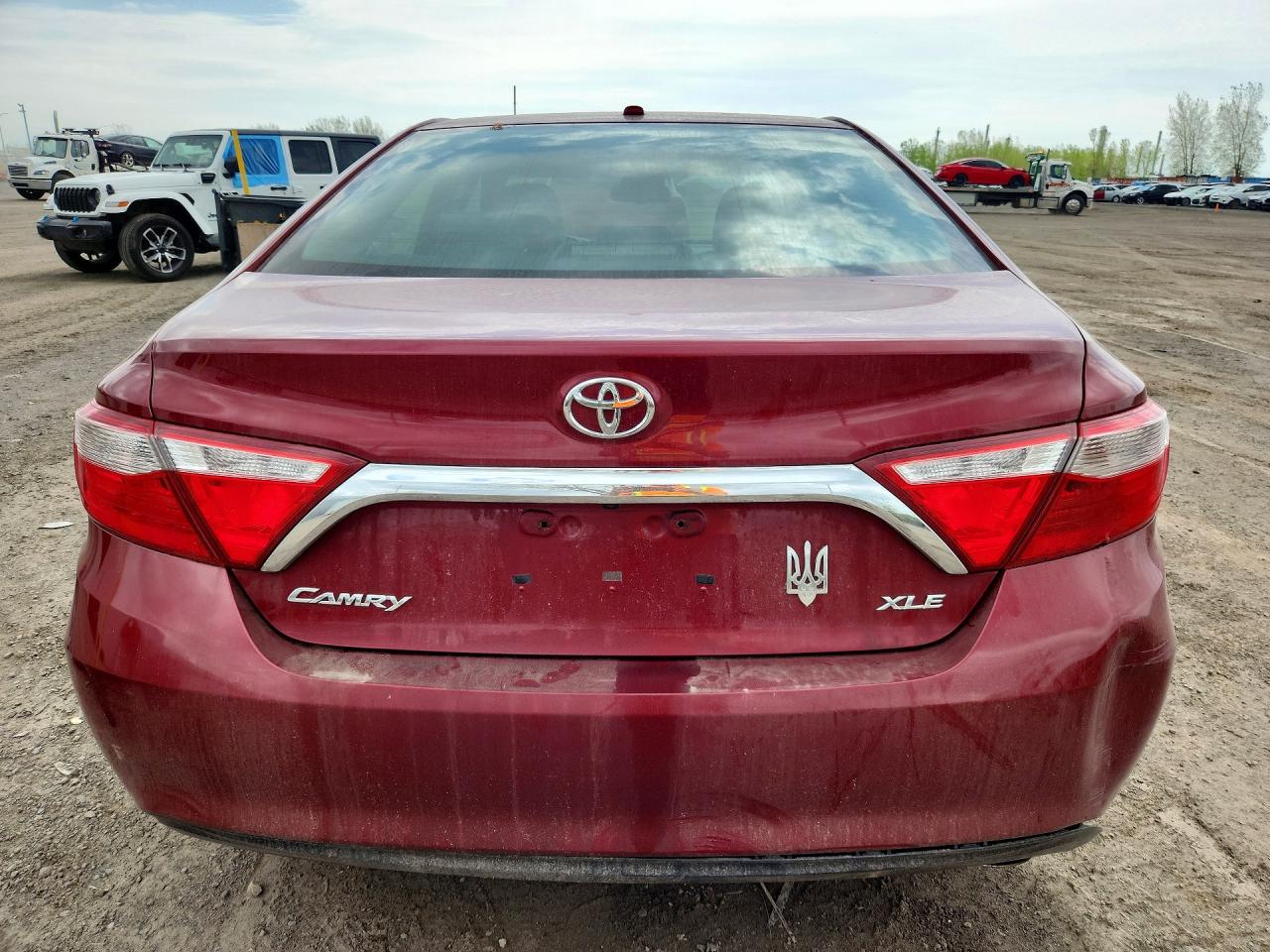 2015 TOYOTA CAMRY LE photo 11
