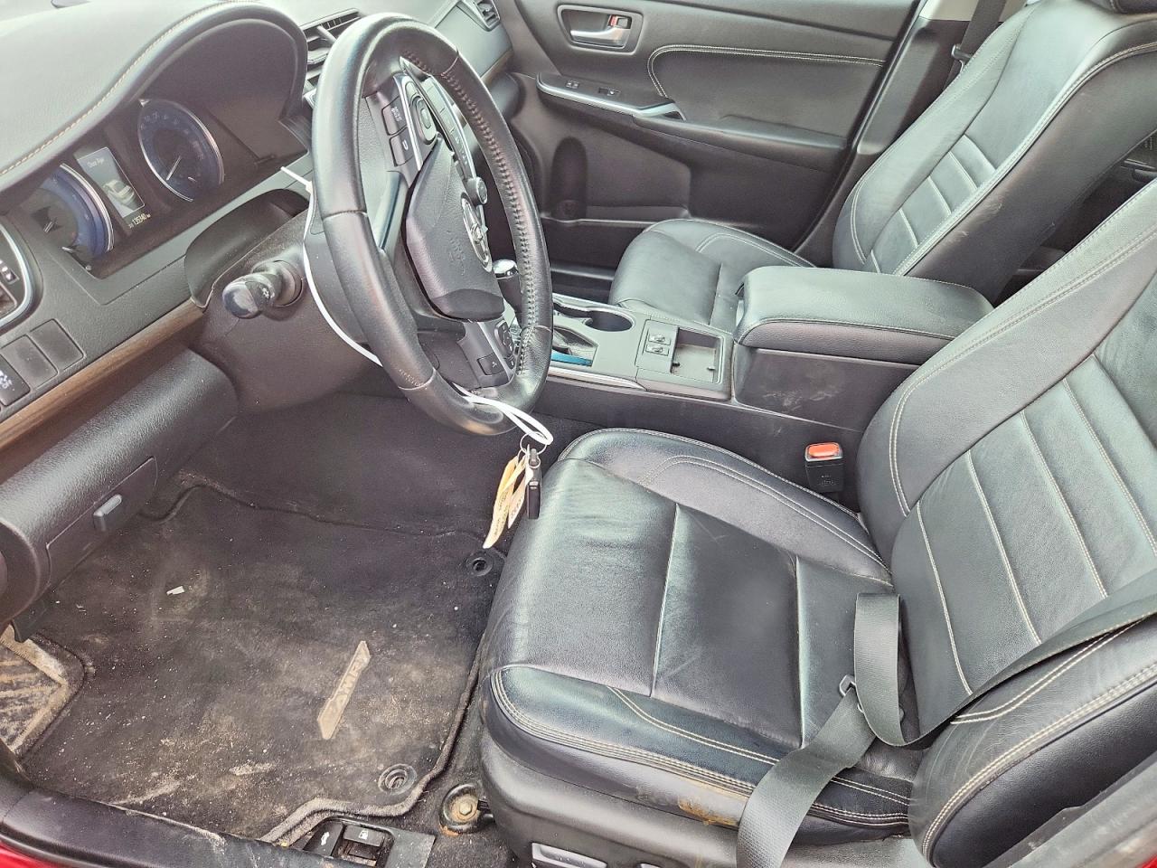 2015 TOYOTA CAMRY LE photo 13