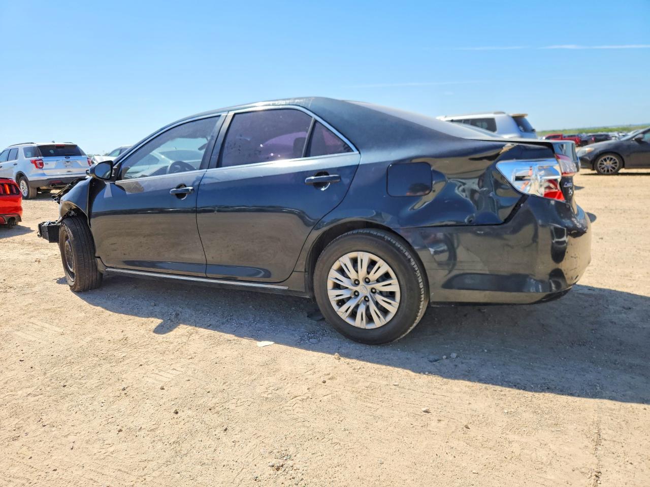 2014 TOYOTA CAMRY LE photo 3