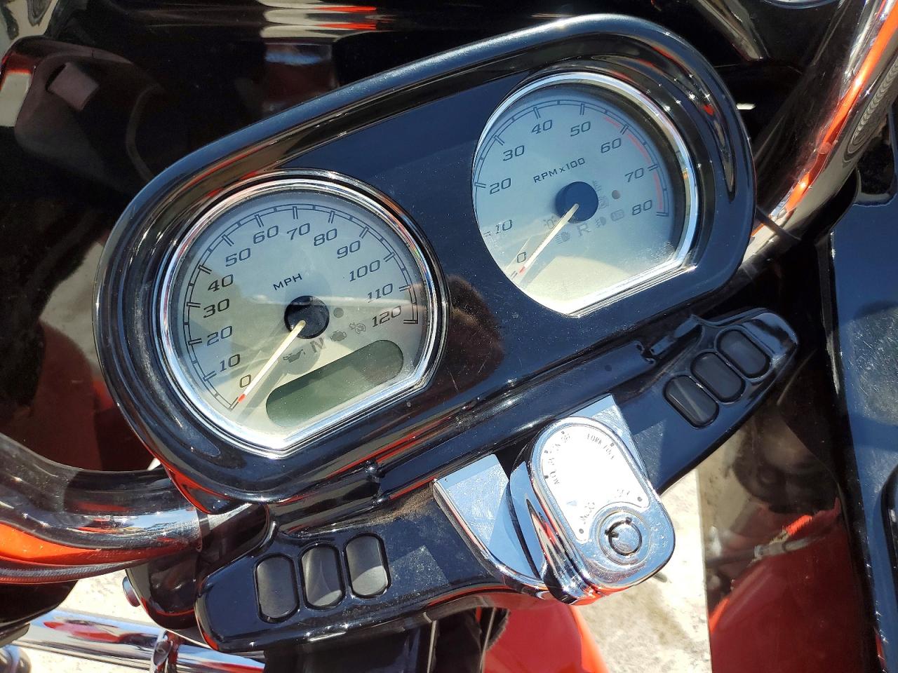 2017 HARLEY-DAVIDSON FLTRXS ROAD GLIDE SPECIAL photo 13