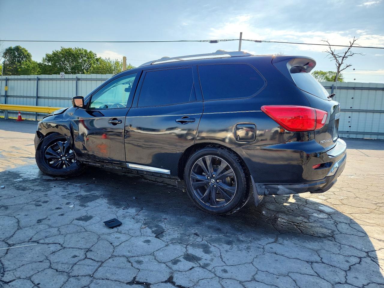 2017 NISSAN PATHFINDER S photo 2