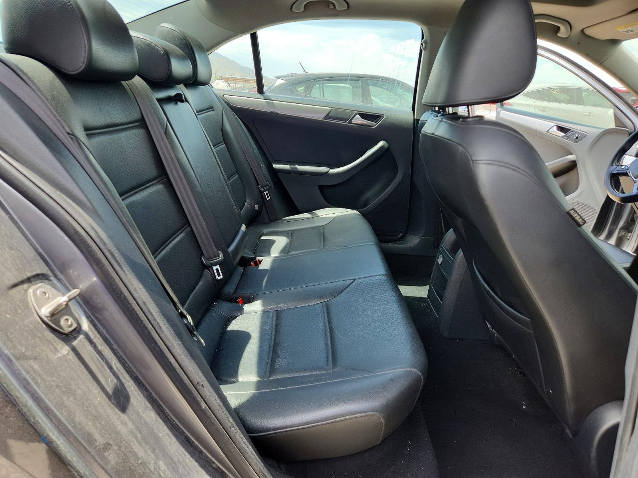2015 VOLKSWAGEN JETTA SE photo 28