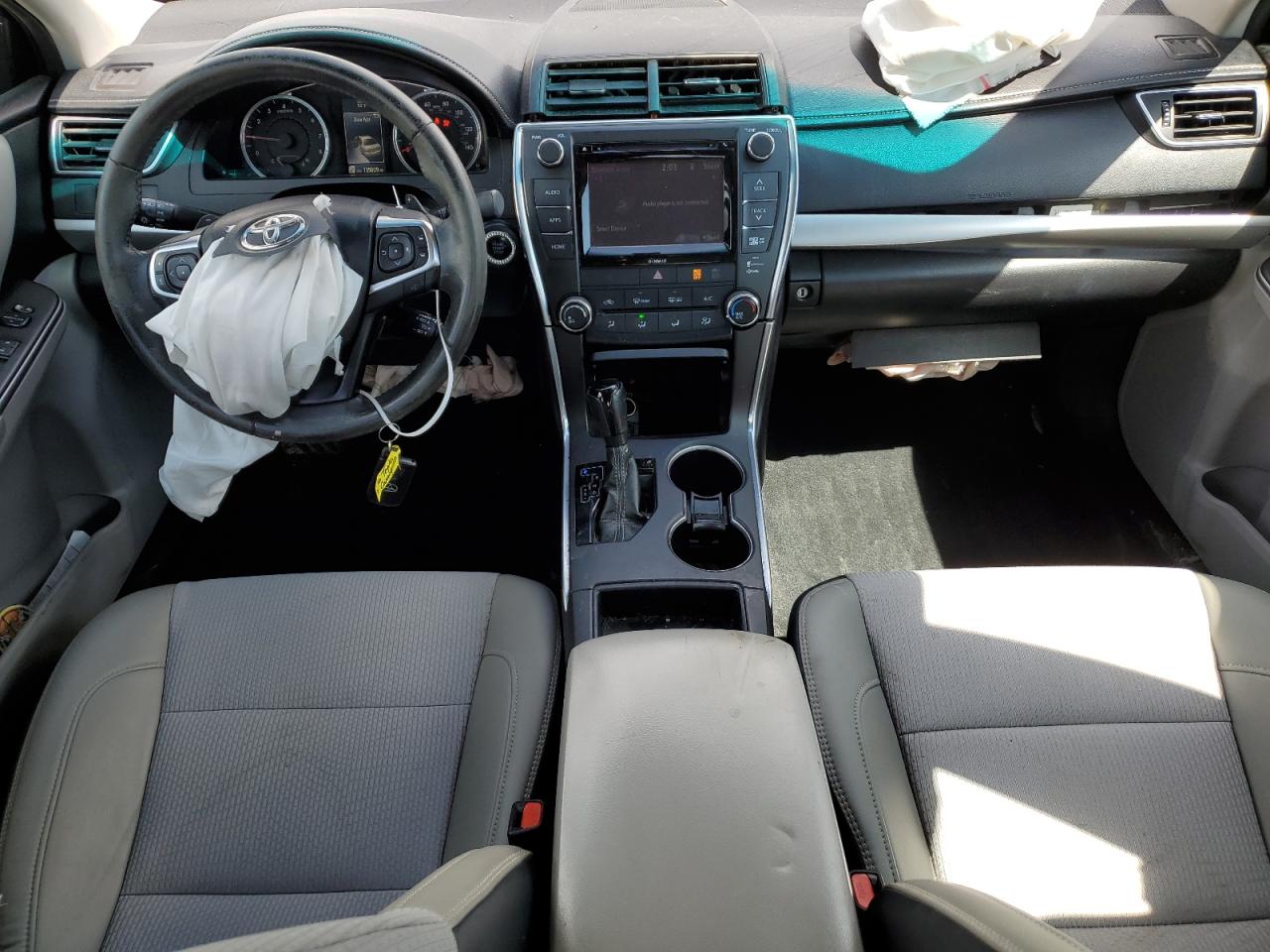 2016 TOYOTA CAMRY XLE photo 15