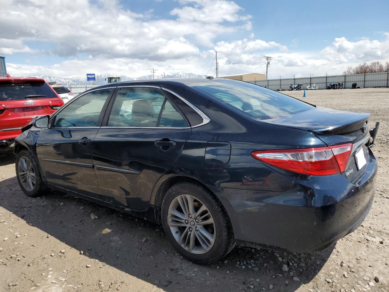 2016 TOYOTA CAMRY XLE photo 3