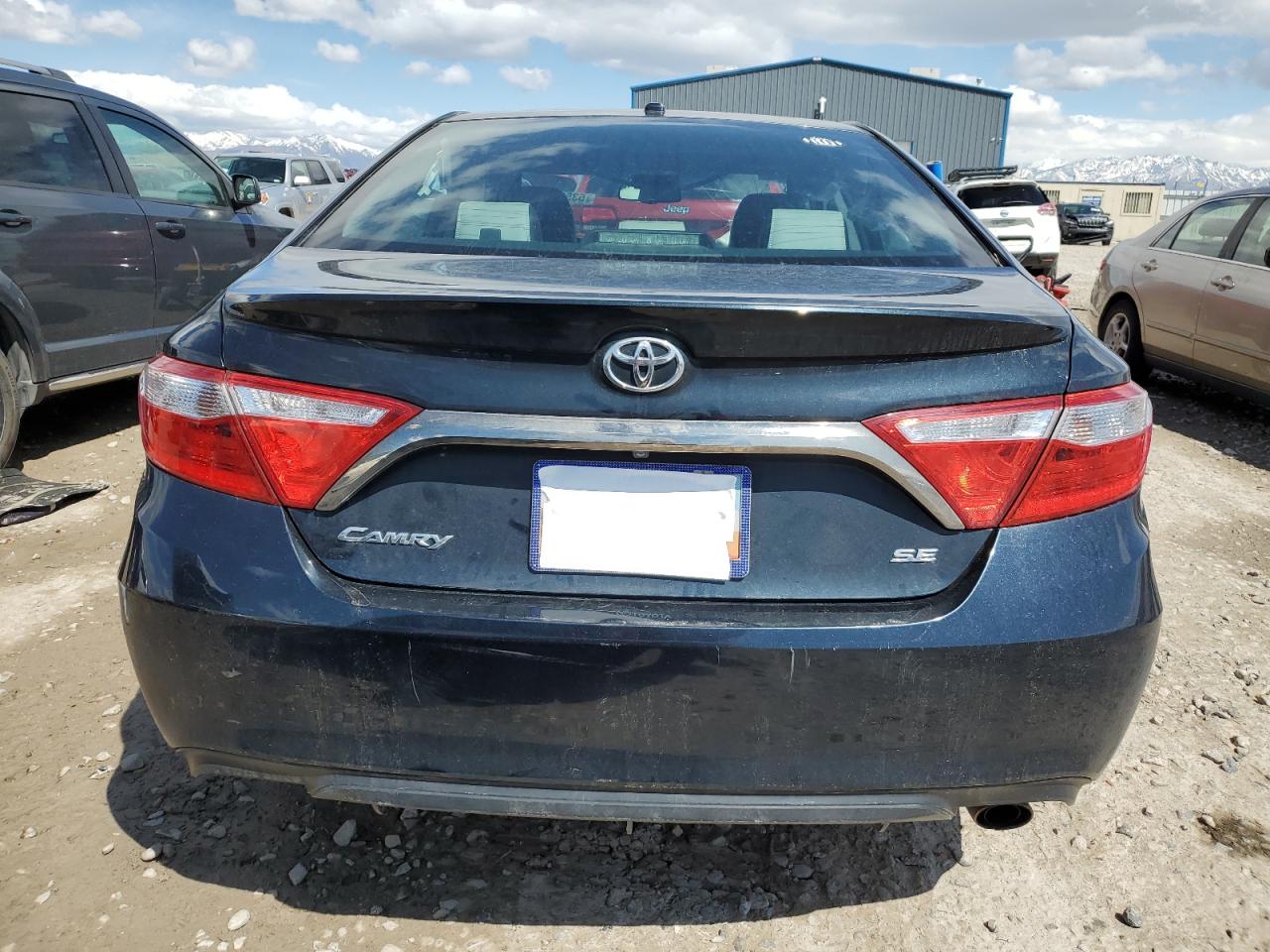 2016 TOYOTA CAMRY XLE photo 11