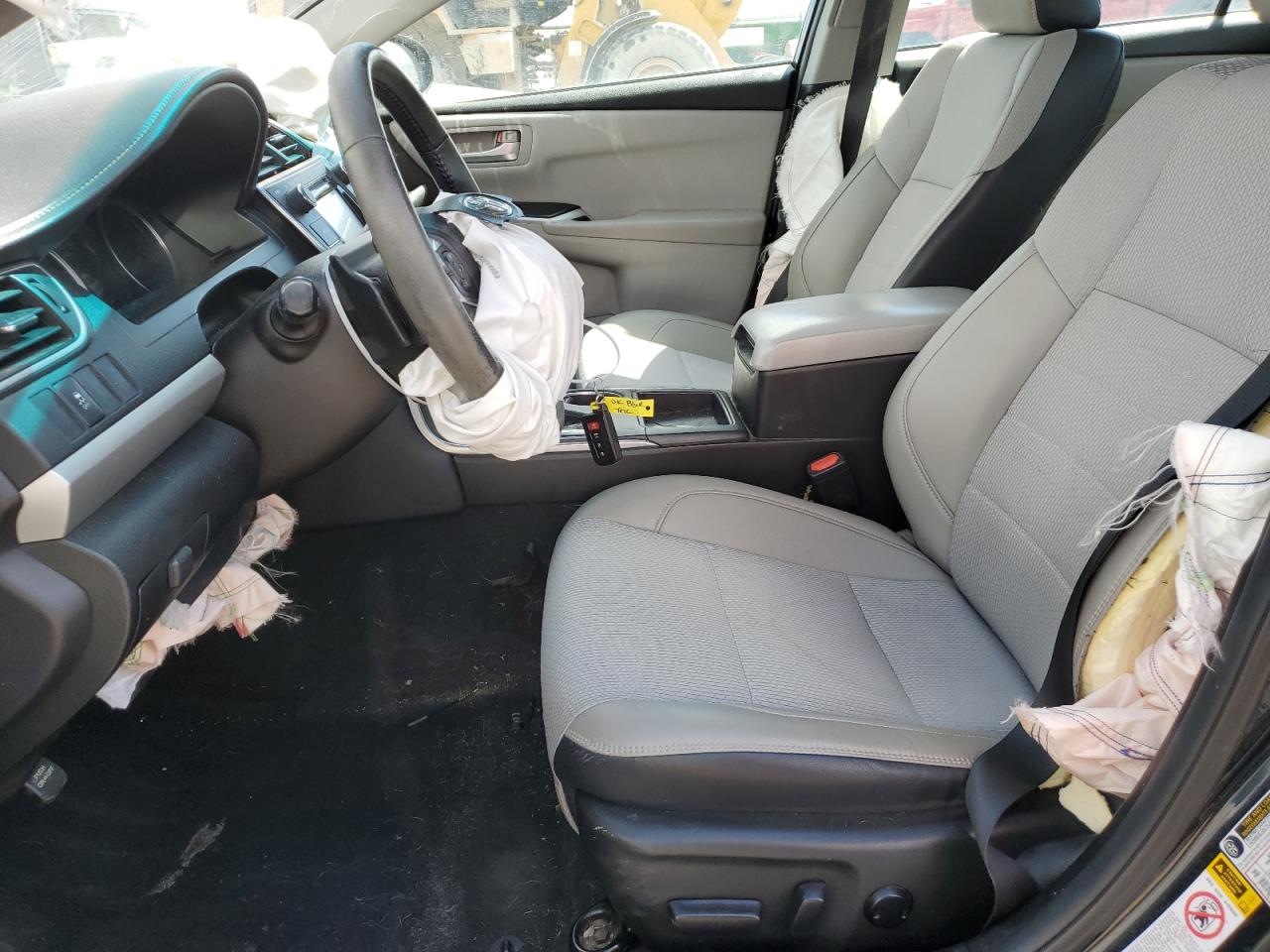 2016 TOYOTA CAMRY XLE photo 13
