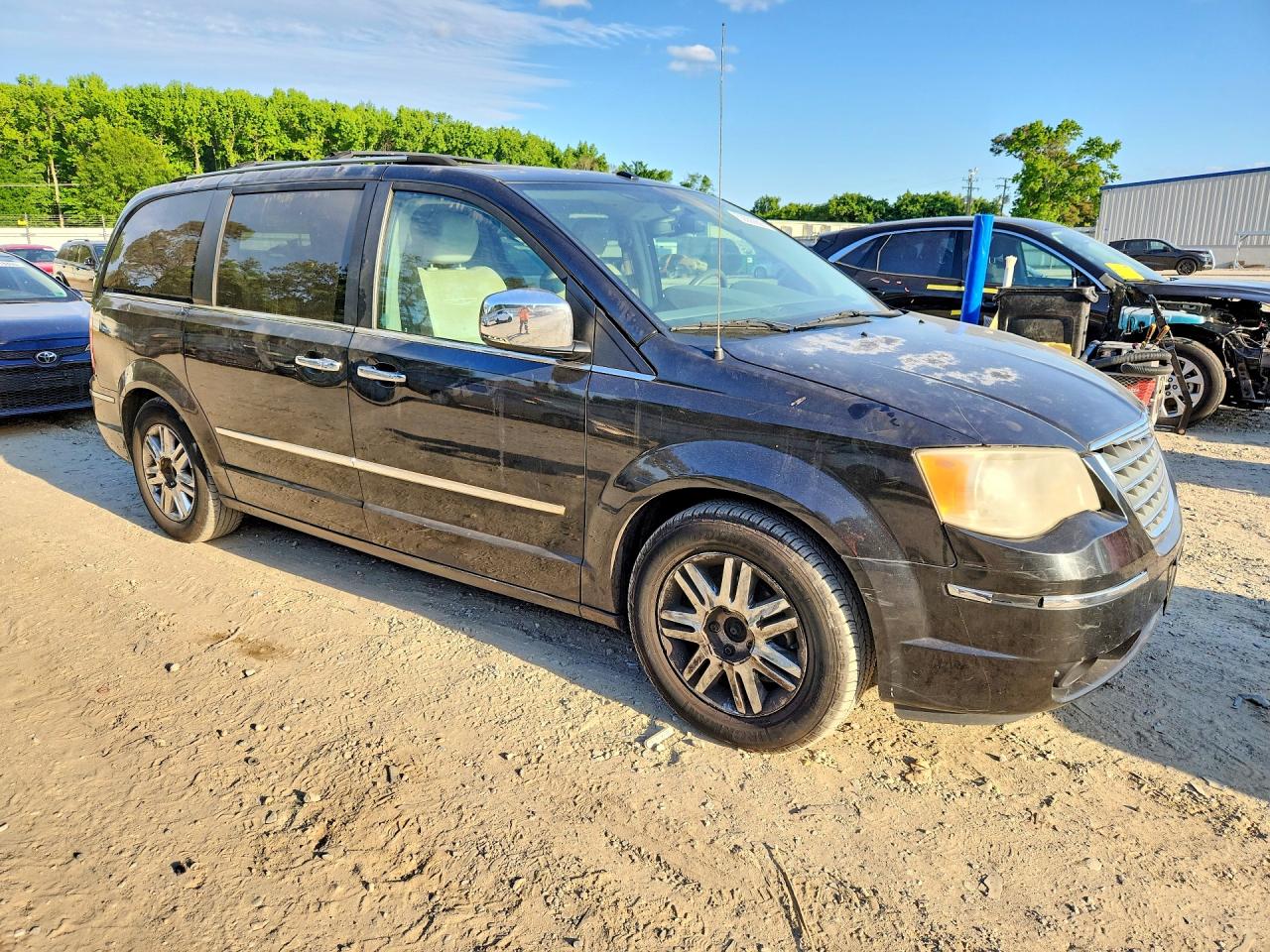 2010 CHRYSLER TOWN & COUNTRY LIMITED photo 10