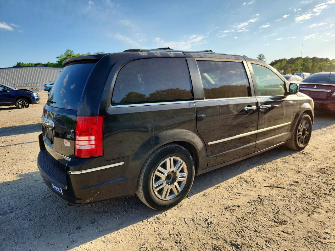 2010 CHRYSLER TOWN & COUNTRY LIMITED photo 7