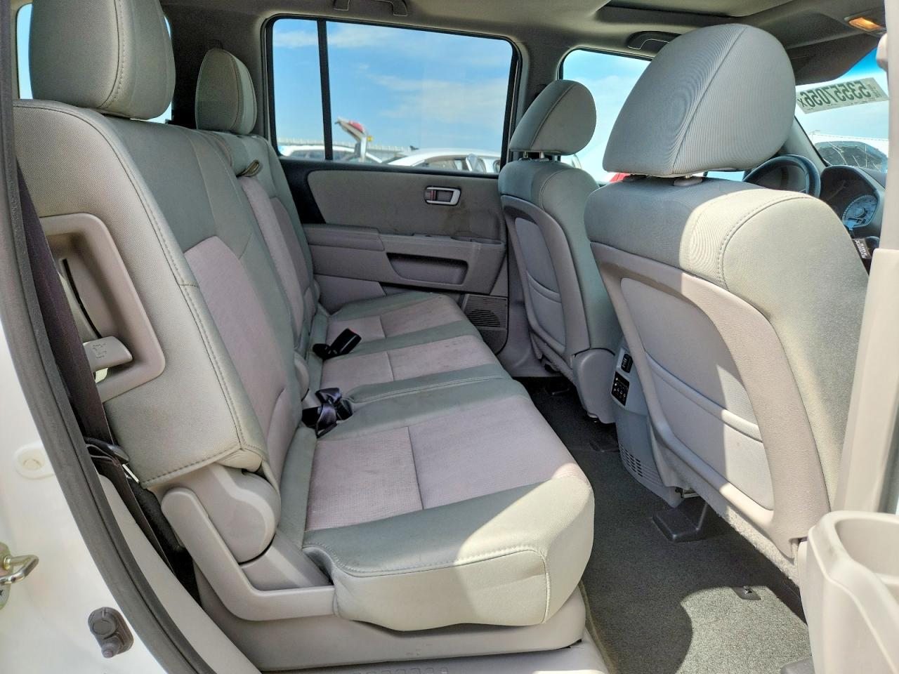 2015 HONDA PILOT SE photo 19
