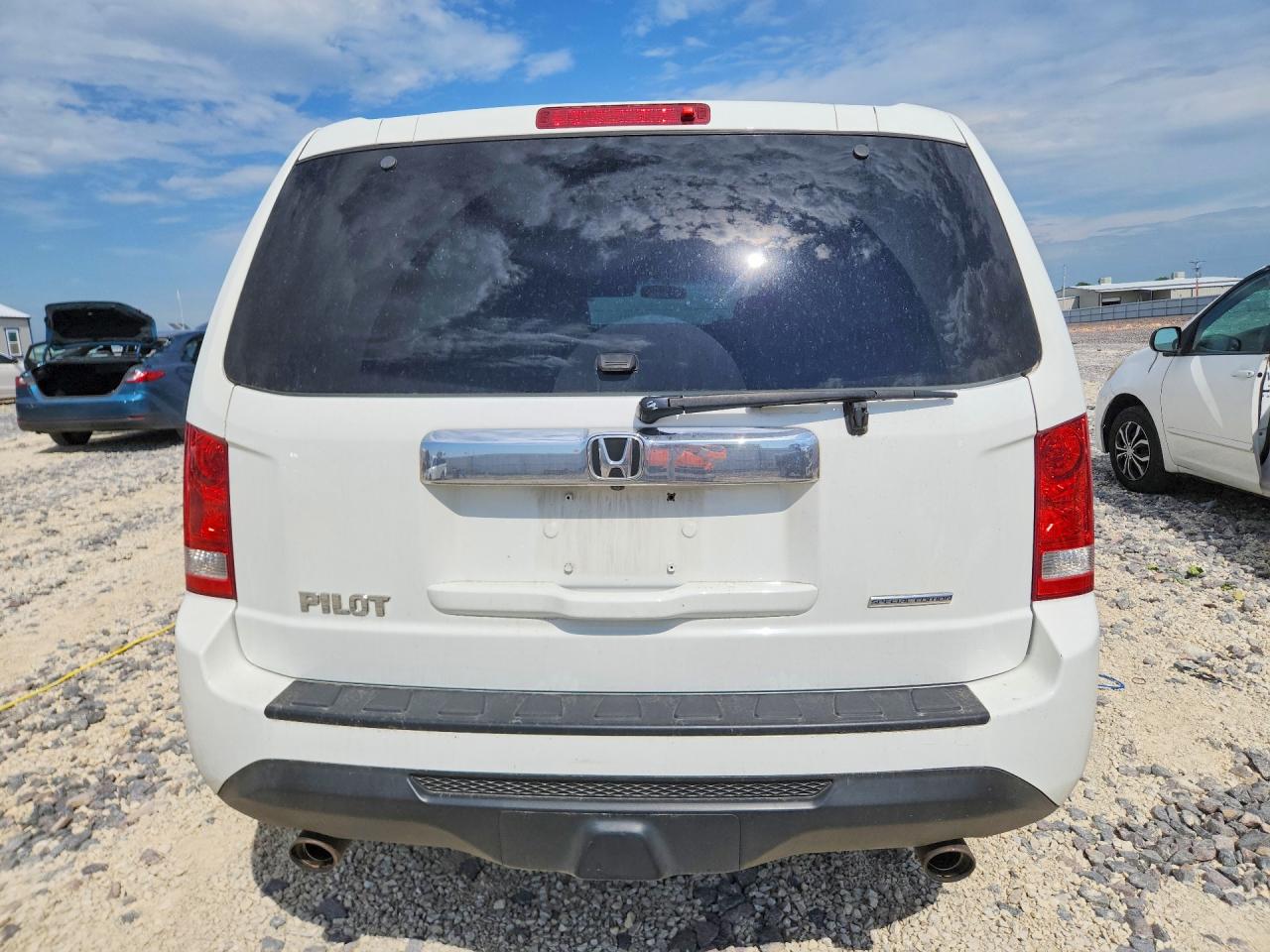 2015 HONDA PILOT SE photo 11