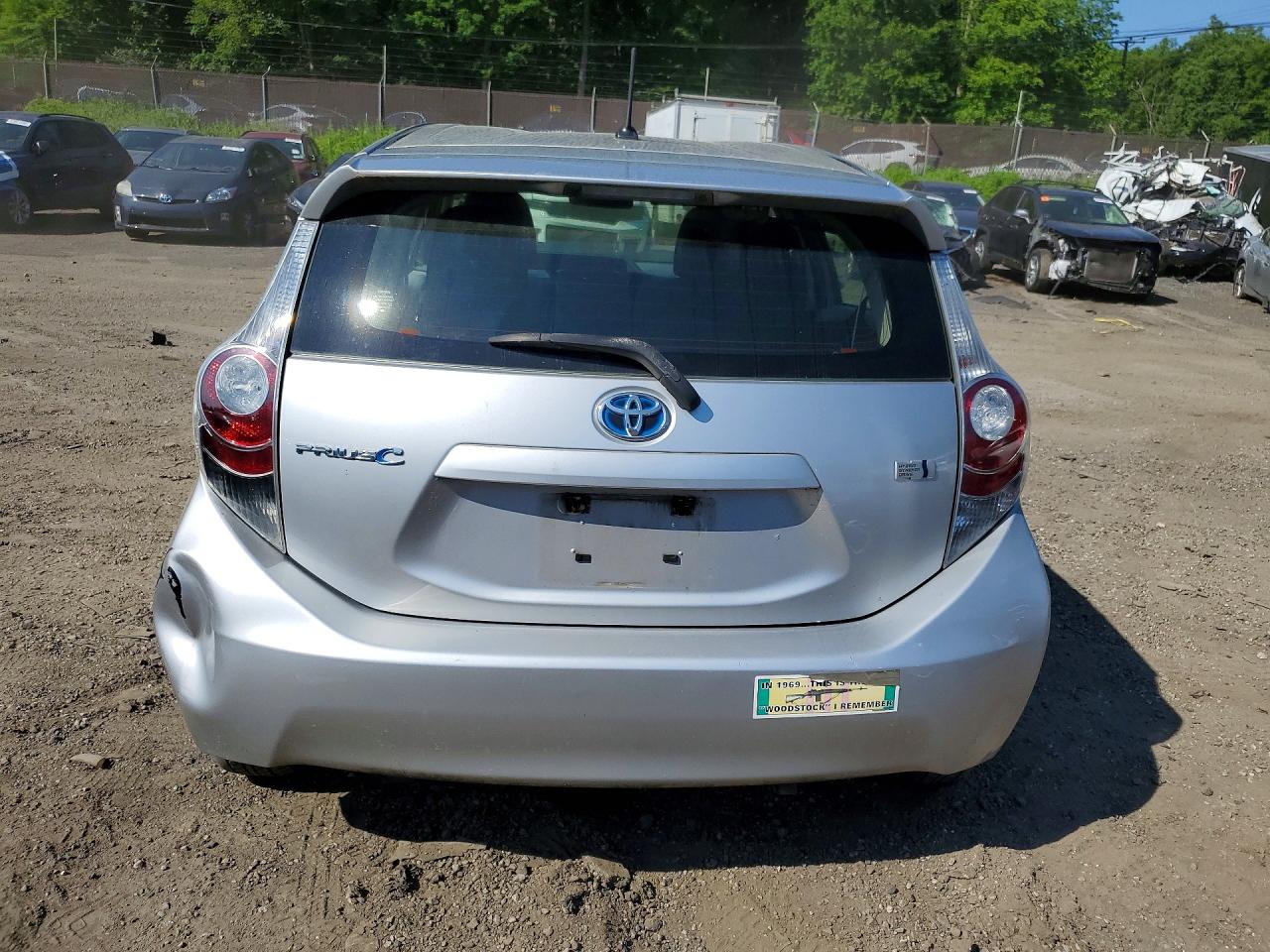 2014 TOYOTA PRIUS C TWO photo 16