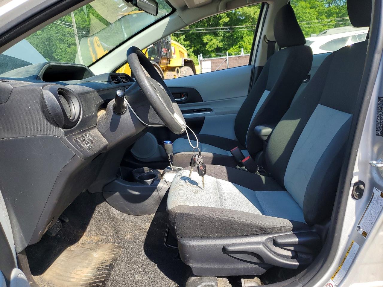 2014 TOYOTA PRIUS C TWO photo 19
