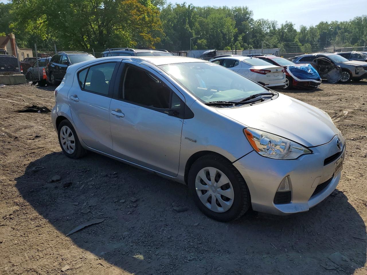 2014 TOYOTA PRIUS C TWO photo 10