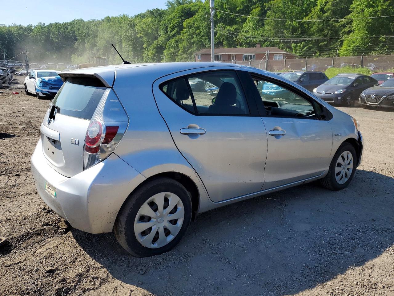 2014 TOYOTA PRIUS C TWO photo 7