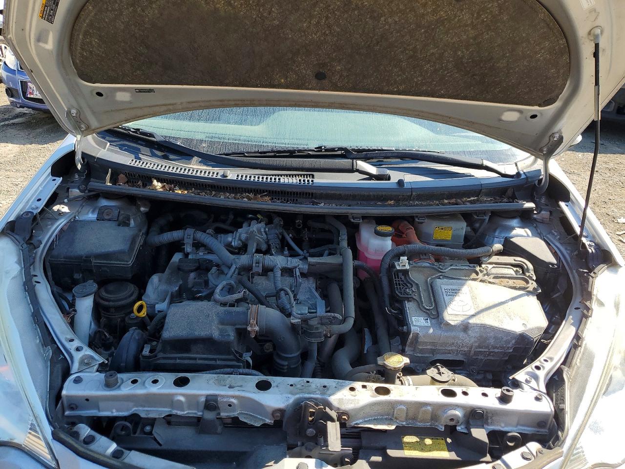 2014 TOYOTA PRIUS C TWO photo 31