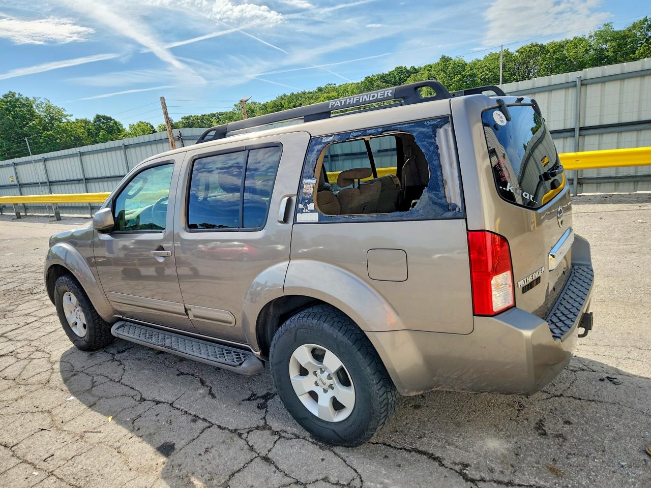 2006 NISSAN PATHFINDER S photo 2