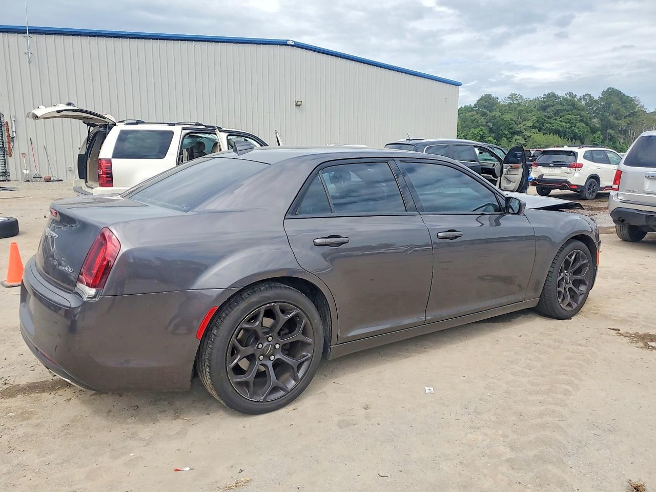 2019 CHRYSLER 300 S photo 7