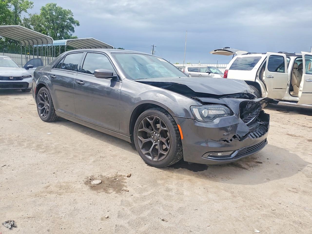 2019 CHRYSLER 300 S photo 10
