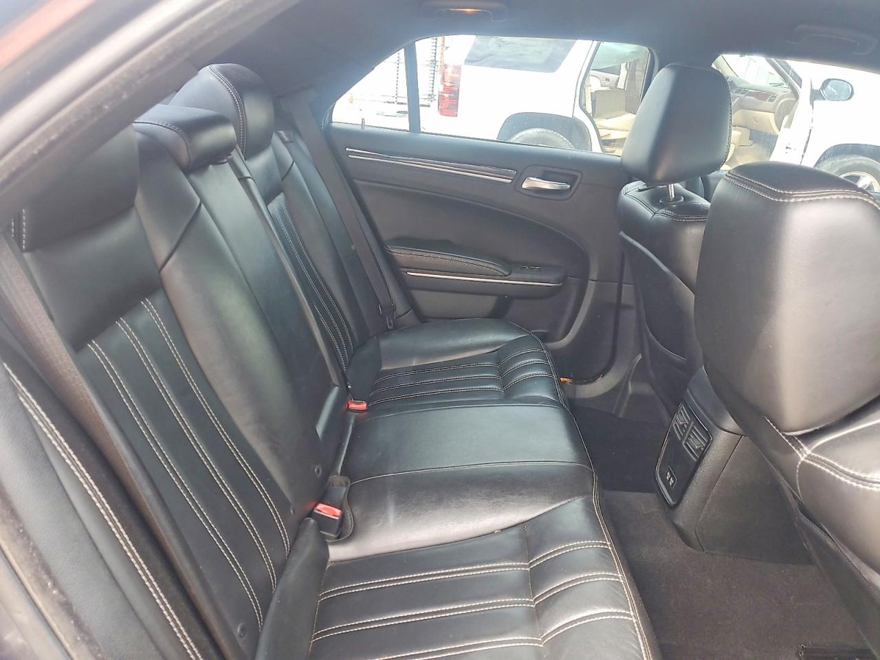 2019 CHRYSLER 300 S photo 28