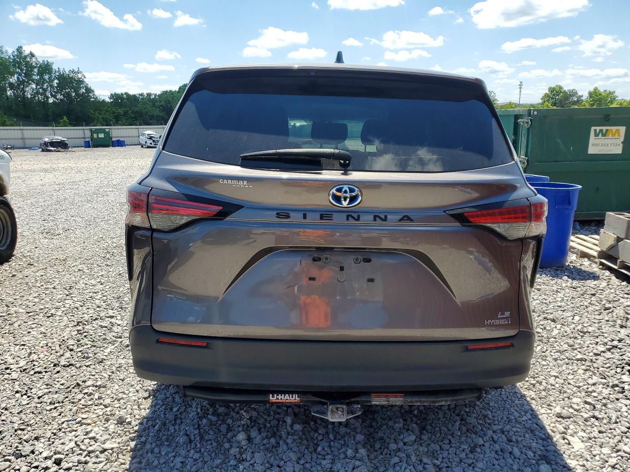 2022 TOYOTA SIENNA LE photo 11